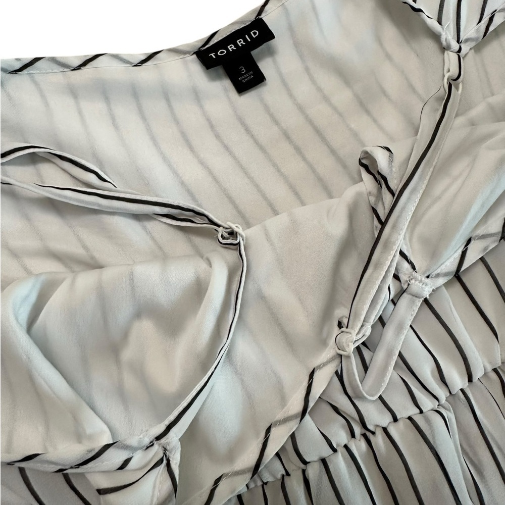 Torrid Midi Chiffon Black and White Stripes Pleated Dress Size 3 - Picture 16 of 17